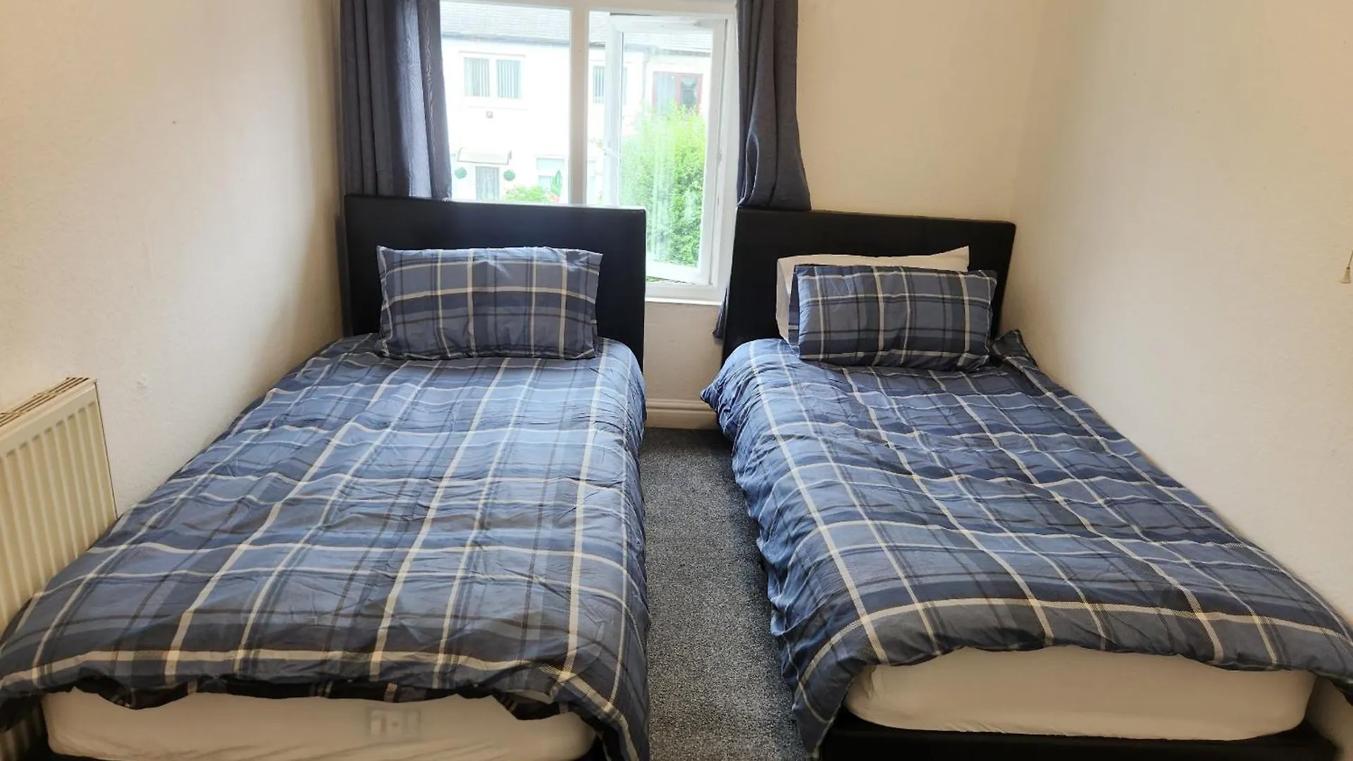 Doncaster Serviced Accommodation - Apartments - 3 Bed House-Close To A1 & M18 - Contractors - Business Travellers - Families Casa de Férias