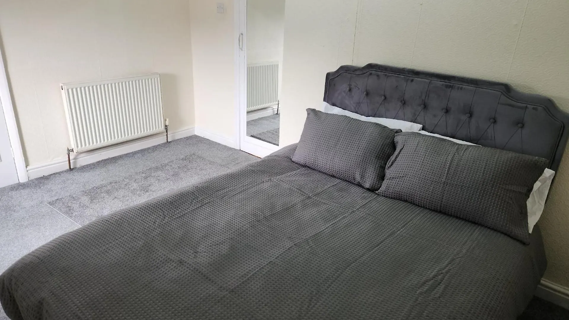 Doncaster Serviced Accommodation - Apartments - 3 Bed House-Close To A1 & M18 - Contractors - Business Travellers - Families